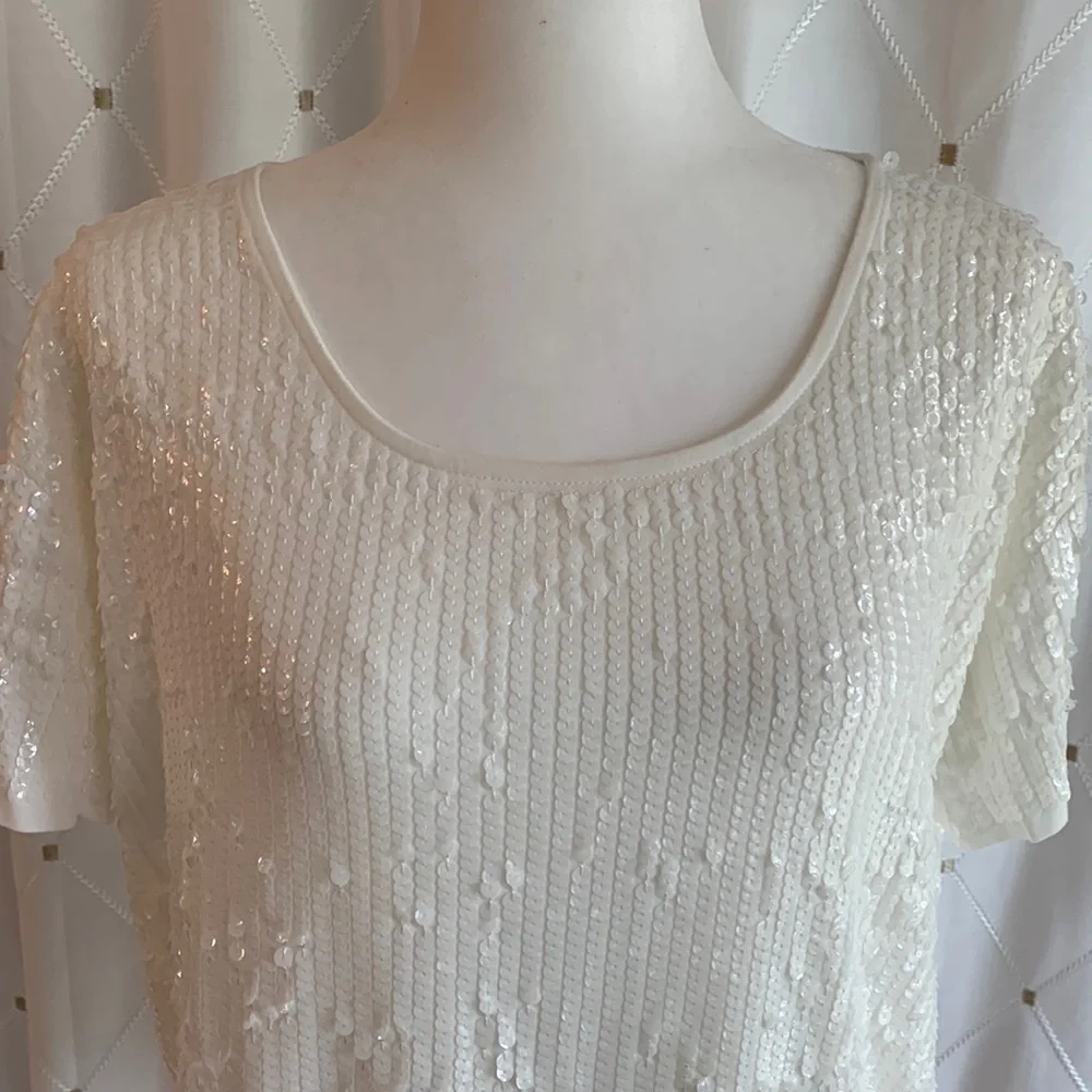 Banana Republic white sequin top. Excellent condition! - Picture 1 of 4
